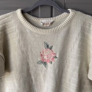 T.R. Bentley Vintage Embroidered Rose SS Crew Knit Sweater,Cream Pink,S